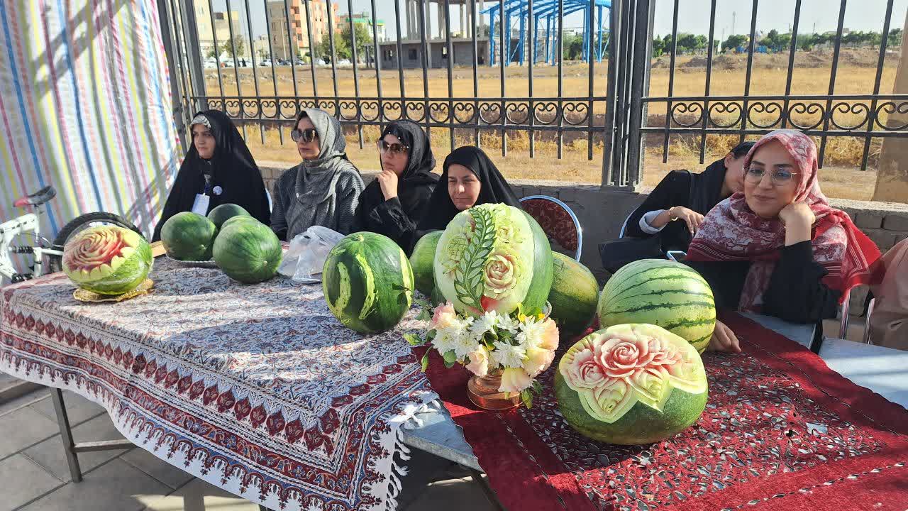 سومین جشنواره هندوانه در شهر شریف آباد برگزار شد