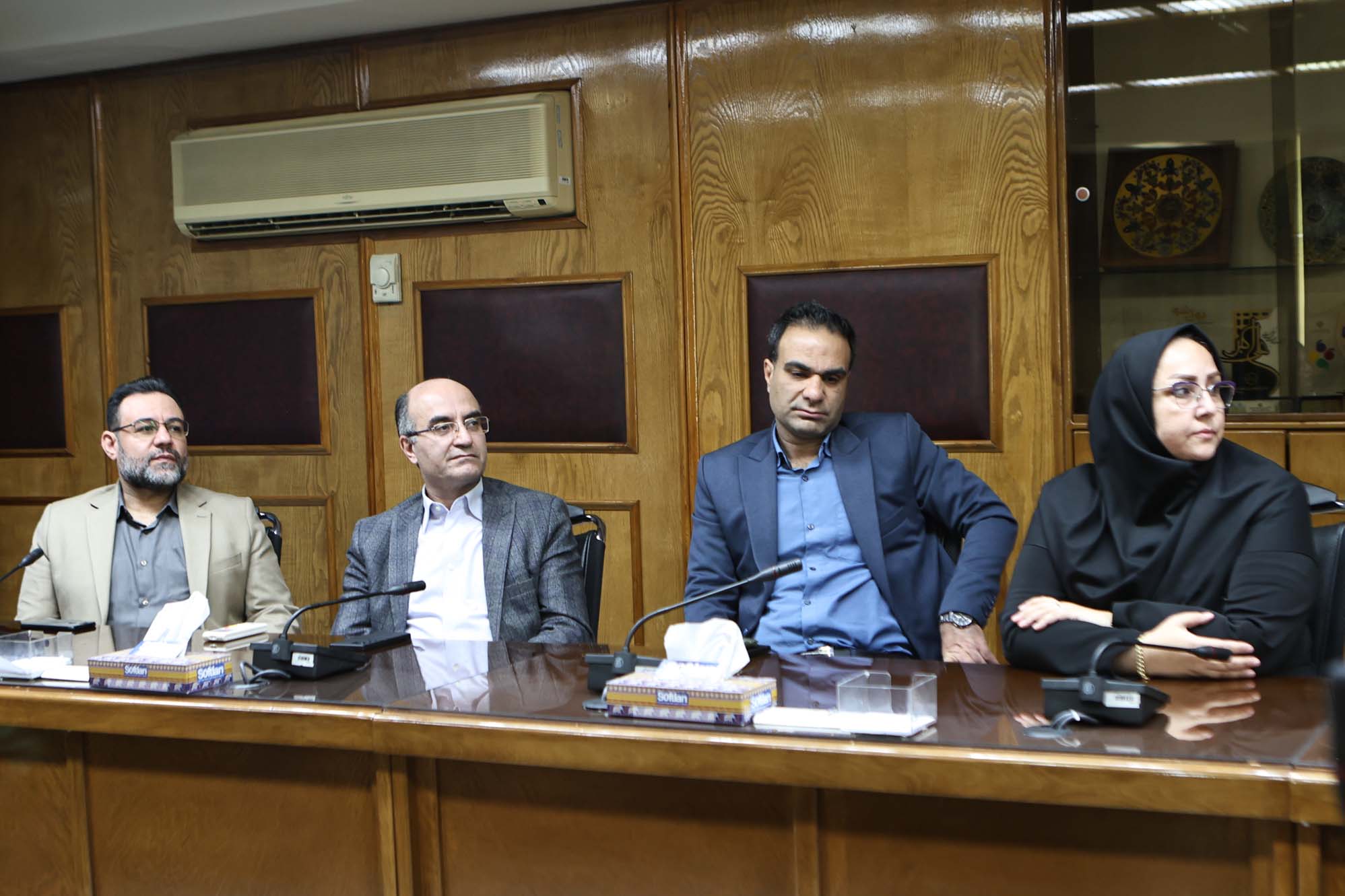 صدای نسل جوان باید در تصمیم‌سازی‌ها شنیده شود/ رونمایی از کتاب «خوانش فیلم‌های جشنواره فجر»