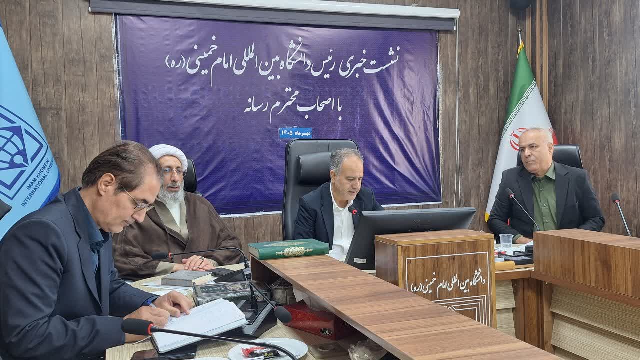 تحصیل حدود ۱۲ هزار دانشجو در دانشگاه بین‌المللی امام خمینی(ره) / پاسخگوی مطالبات و انتقادات دانشجویان هستیم