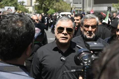 رهبر شهید ایران جان خود را در راه عزت اسلام و سربلندی ایران فدا کردند