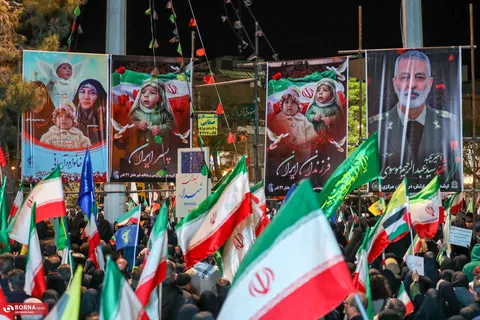 هفتاد و دومین شب ایستادگی؛ میدان شهدای اراک بار دیگر مهد حماسه‌ای بی‌خستگی