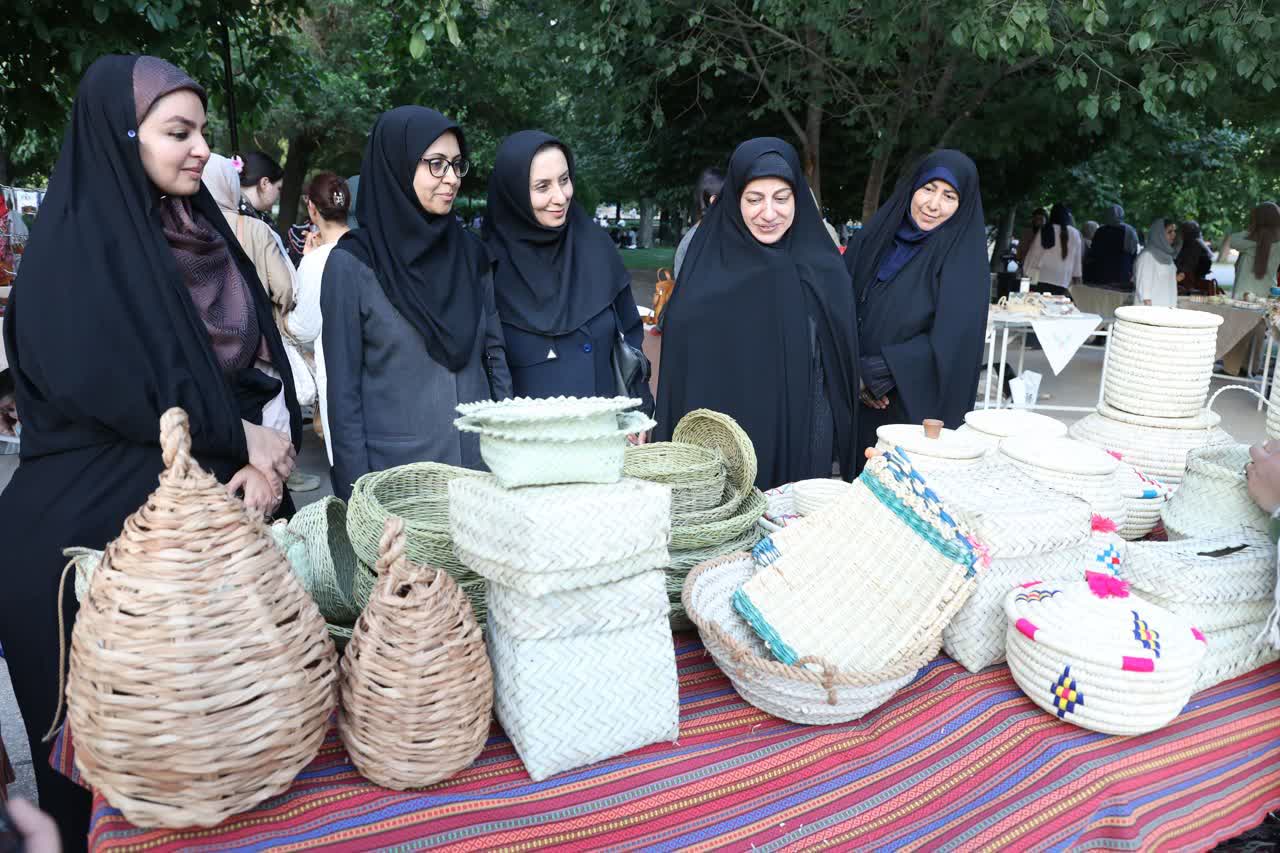 حمایت از مشاغل خانگی بانوان با برگزاری مستمر روز بازارها و نمایشگاههای هفتگی در قزوین حمایت از مشاغل خانگی بانوان با برگزاری مستمر روز بازارها و نمایشگاههای هفتگی در قزوین