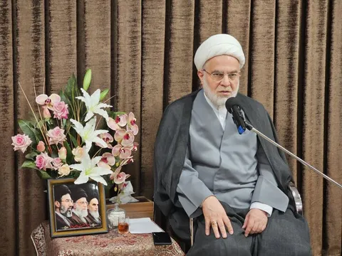 دانش‌آموزان و معلمان شهید به‌عنوان الگوهای عزت و شجاعت معرفی شوند