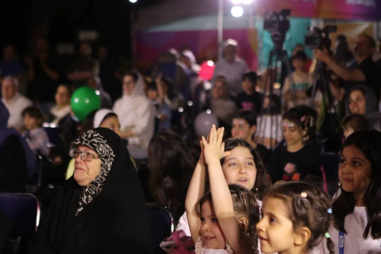 نهمین شب «پاتوق جوانان تهران» با اجرای برنامه‌های فرهنگی، آموزشی و ورزشی در بوستان هنرمندان برگزار شد.