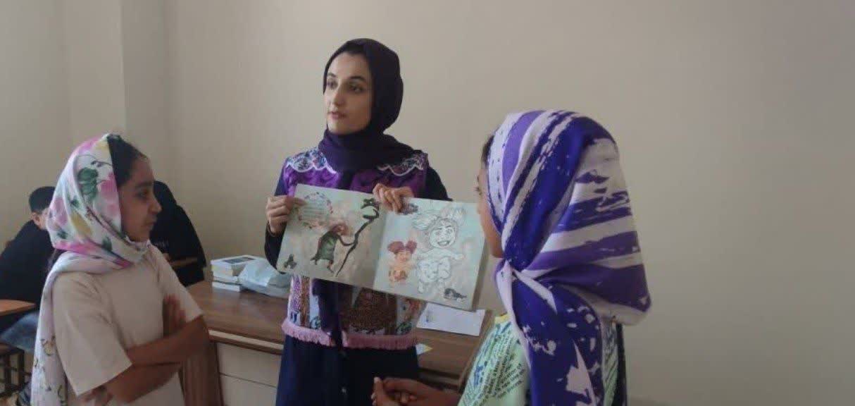 اهدای ۷۰ جلد کتاب و آموزش روایتگری داستان به کودکان چوبیندری اهدای ۷۰ جلد کتاب و آموزش روایتگری داستان به کودکان چوبیندری