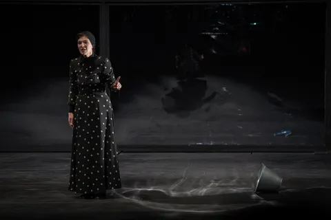 بازخوانی «آتش‌سوزی‌ها» در تئاتر شهر؛
آینه‌ای از تاب‌آوری و مقاومت انسانی در برابر ویرانی 