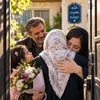 بازگشت مادر ۷۱ ساله به آغوش خانواده/ آزادی یک زندانی زن با همدلی خیرین