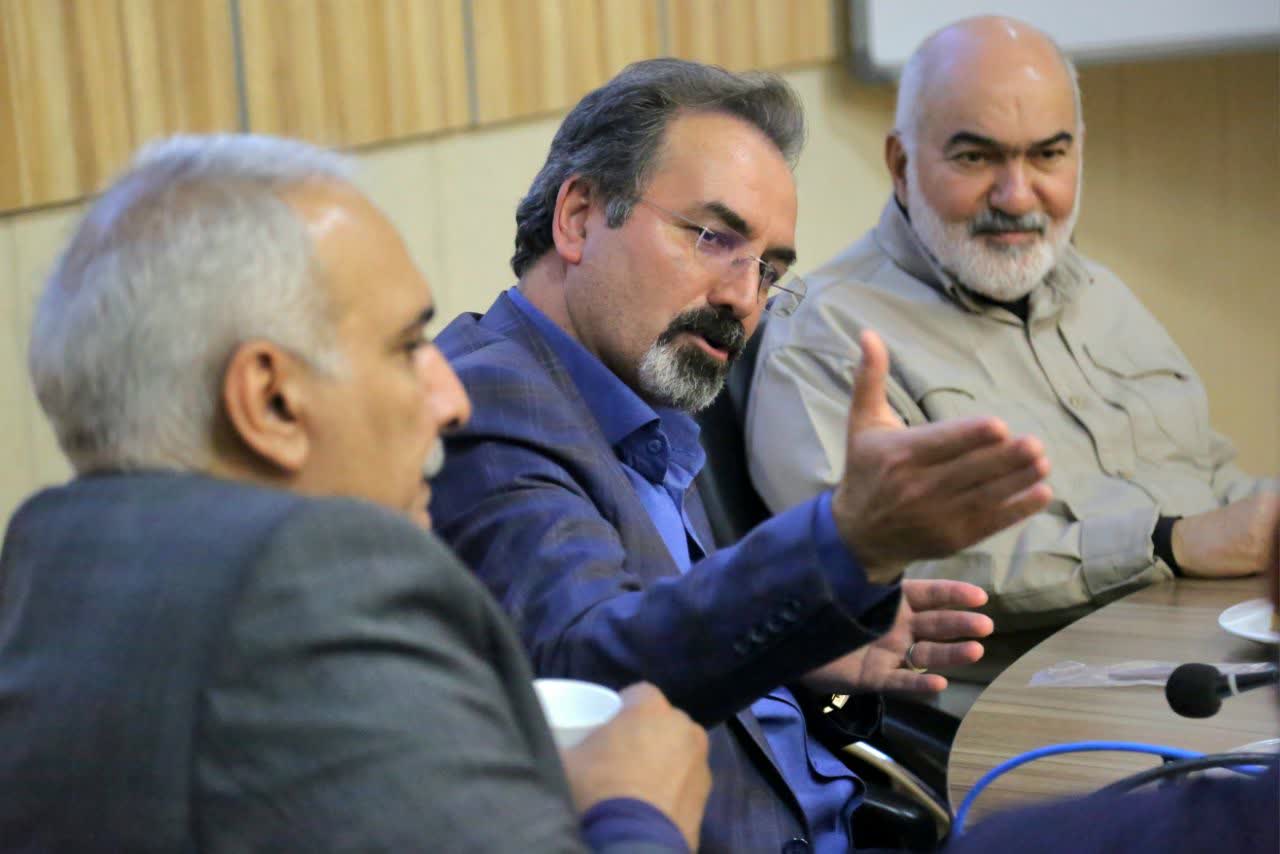 استاندار خوزستان: حذف پیمانکار و ایجاد ثبات شغلی در دستور کار است / لزوم تشکیل زنجیره فولادی و توسعه انرژی‌های تجدیدپذیر در استان / ضرورت بهره مندی از مزیت تنوع ترانزیتی خوزستان به عراق