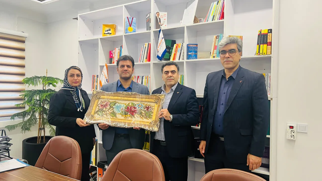 نگاه فراتر از مرزهای استان به توسعه اقتصادی لرستان؛ اعلام آمادگی بانک رفاه برای حمایت از سرمایه‌گذاران بومی و غیربومی