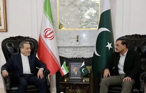 دیدار و گفت‌وگوی عراقچی با فرمانده ارتش پاکستان