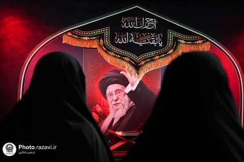 روایتی از حال‌وهوای این روز‌های زائران رضوی در کنار حجله رهبر شهید/ اینجا اشک‌ها قرآن می‌خوانند