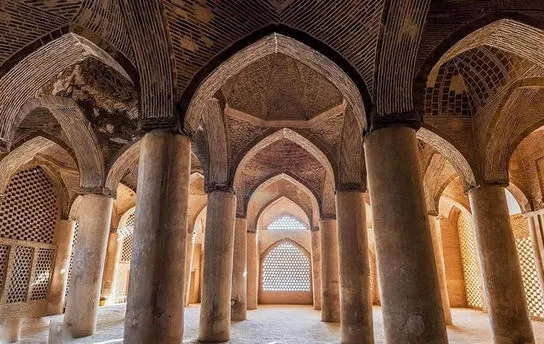 سرویس بهداشتی و مشکلات آب‌بندی، از عوامل احتمالی رطوبت در مسجد جامع عتیق اصفهان
