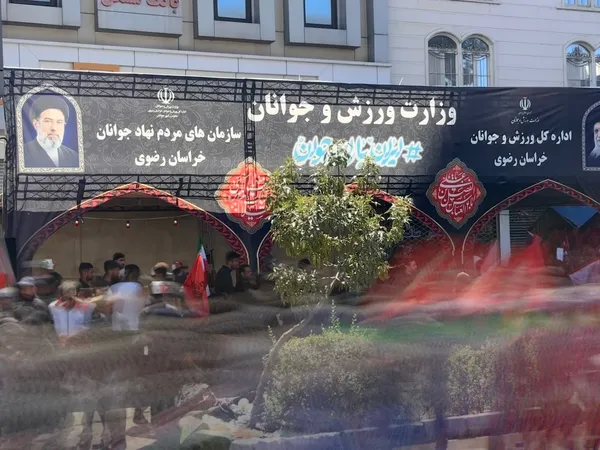 غرفه ایران یاران جوان در حاشیه تشییع رهبر شهید انقلاب در مشهد