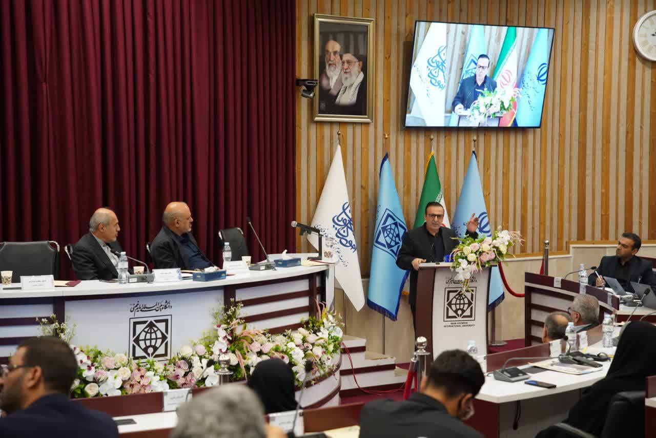 تأکید استاندار قزوین بر نقش دانشگاه در حفظ اقتدار ملی/ ایران در برابر فشارها سربلند است تأکید استاندار قزوین بر نقش دانشگاه در حفظ اقتدار ملی/ ایران در برابر فشارها سربلند است