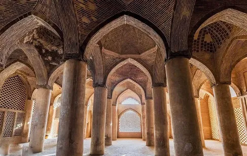 سرویس بهداشتی و مشکلات آب‌بندی، از عوامل احتمالی رطوبت در مسجد جامع عتیق اصفهان