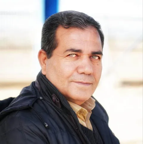 سه دهه ایستادن در متن، با چشمانی که می‌بیند و قلمی که می‌نویسد