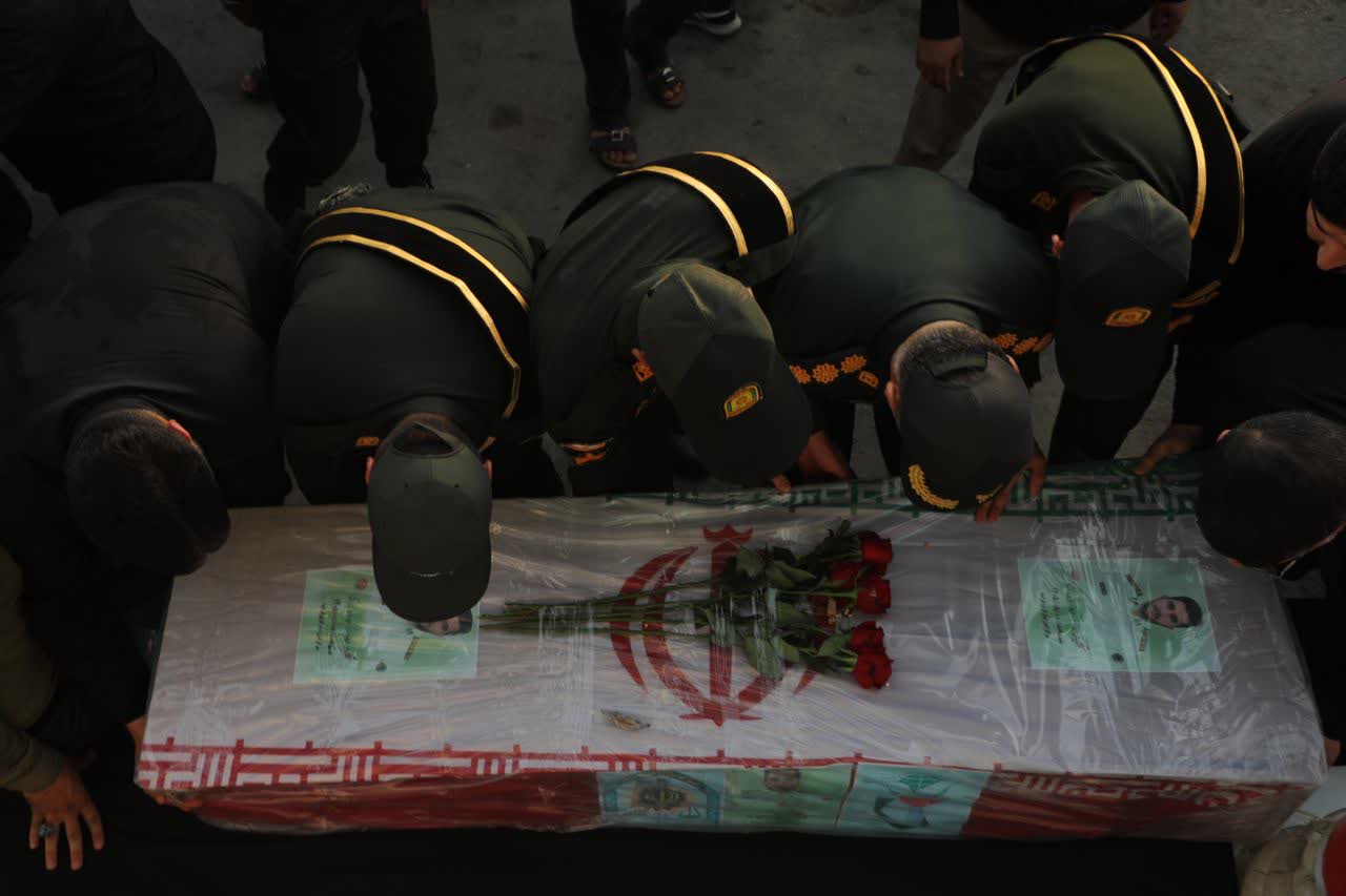 تشییع پُرشور دو شهید فراجا در شادگان؛ استاندار خوزستان: مردم با حضور حماسی خود قدردان امنیتآفرینی نیروی انتظامی هستند تشییع پُرشور دو شهید فراجا در شادگان؛ استاندار خوزستان: مردم با حضور حماسی خود قدردان امنیتآفرینی نیروی انتظامی هستند