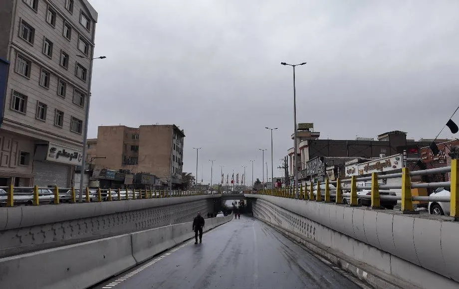 زیر گذر بلوار معلم به الغدیر در منطقه ۱۸ زیر بار ترافیک رفت