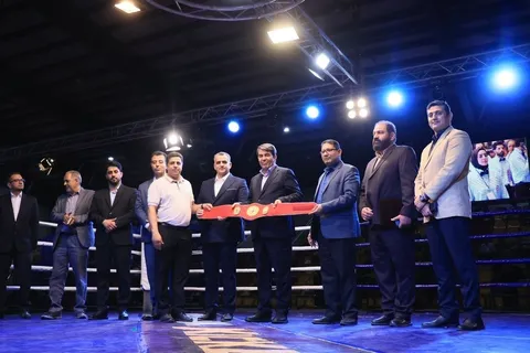 نخستین کمربند اهدایی فدراسیون انجمن‌های ورزش‌های رزمی به استاندار کرمان اهدا شد