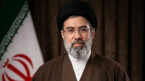 رهبر انقلاب: آقای شهید ایران، حسینی بود، حسینی زیست و حسینی شهید شد