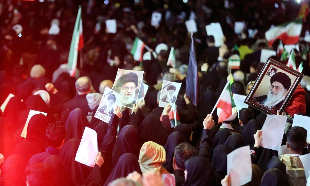 تشييع القائد الشهيد سيُقام في ثلاث مدن.. والإعلان عن مكان دفن الشهيد خامنئي