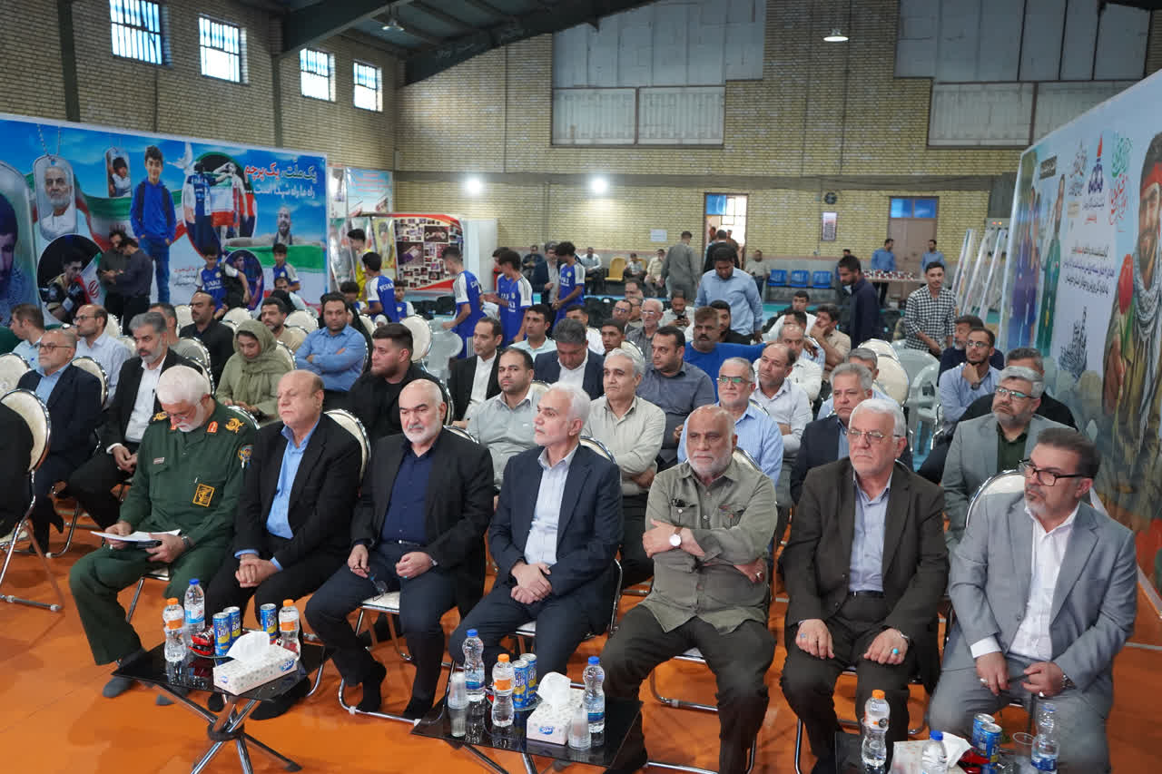 اهدای ۲ هزار بسته ورزشی شرکت نفت و گاز اروندان به ورزش خوزستان؛ استاندار: صنایع بزرگ باید سهم بیشتری در استعدادیابی و توسعه ورزش داشته باشند