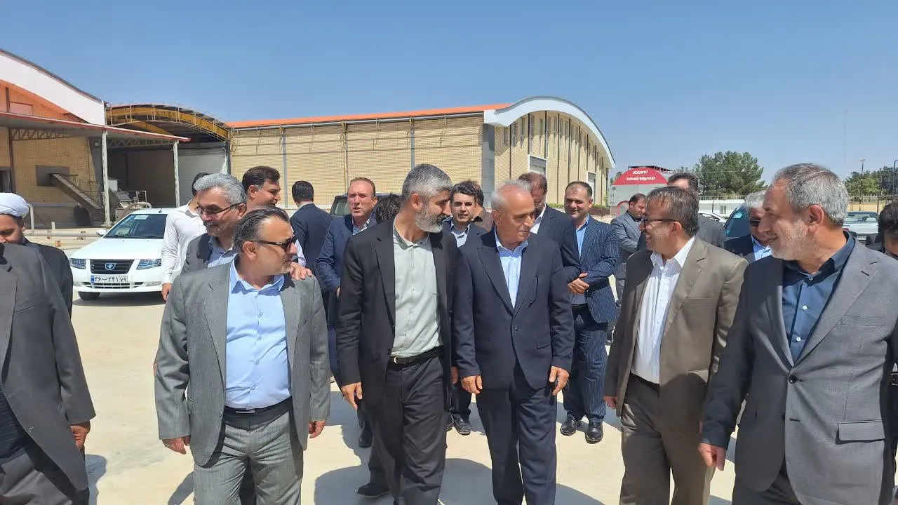 بازدید مدیرعامل سازمان تعاون روستایی کشور از سردخانه ۳۲ هزار تنی هلدینگ طراوت نوین تاکستان