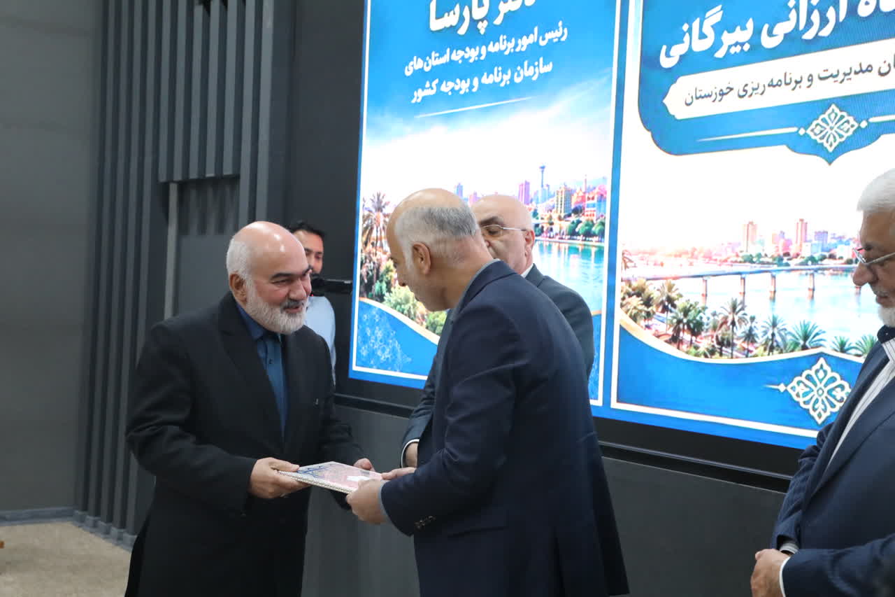 استاندار در مراسم معارفه رییس جدید سازمان برنامه و بودجه: خوزستان در آستانه فصل جدیدی از تحول و شکوفایی است