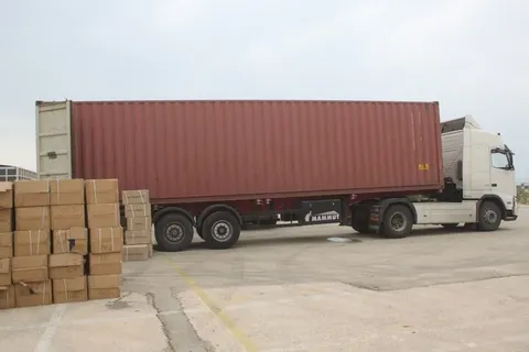 توقیف محموله ۱۲۰ میلیارد ریالی کالای قاچاق را در دشتستان