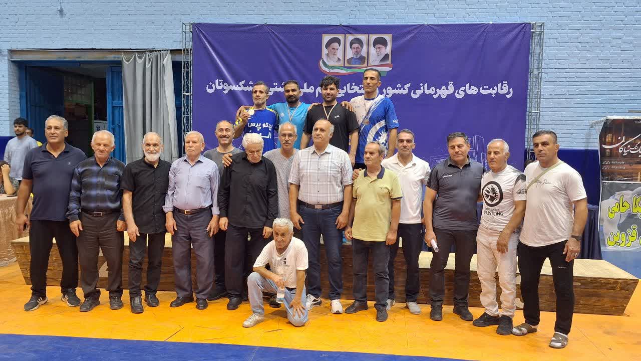 تیم تهران قهرمان مسابقات کشتی فرنگی پیش کسوتان کشور شد تیم تهران قهرمان مسابقات کشتی فرنگی پیش کسوتان کشور شد