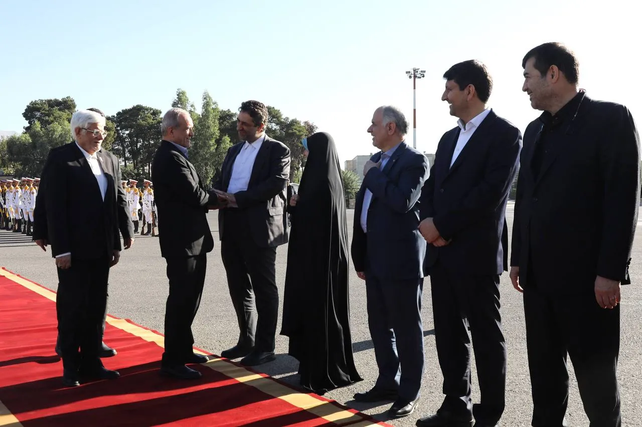 حضور وزیر ورزش و جوانان در مراسم بدرقه سفر رئیس جمهور به سازمان ملل