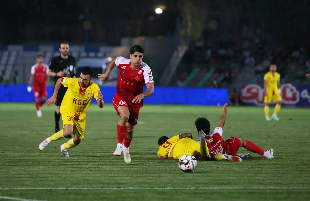 دیدار تیم های فوتبال پرسپولیس و فولاد - ۳