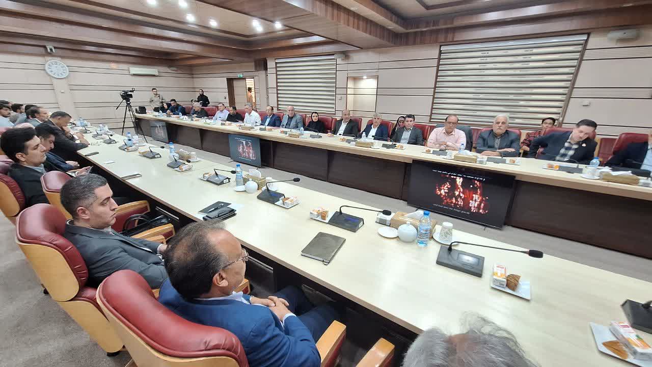 عبدیان: دولت از رقابت با بخش خصوصی دست بردارد/ صنعتگران قادر به حل مشکلات صادرات و واردات هستند عبدیان: دولت از رقابت با بخش خصوصی دست بردارد/ صنعتگران قادر به حل مشکلات صادرات و واردات هستند