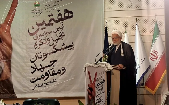 شهدا الگو و بیدارکننده جامعه هستند