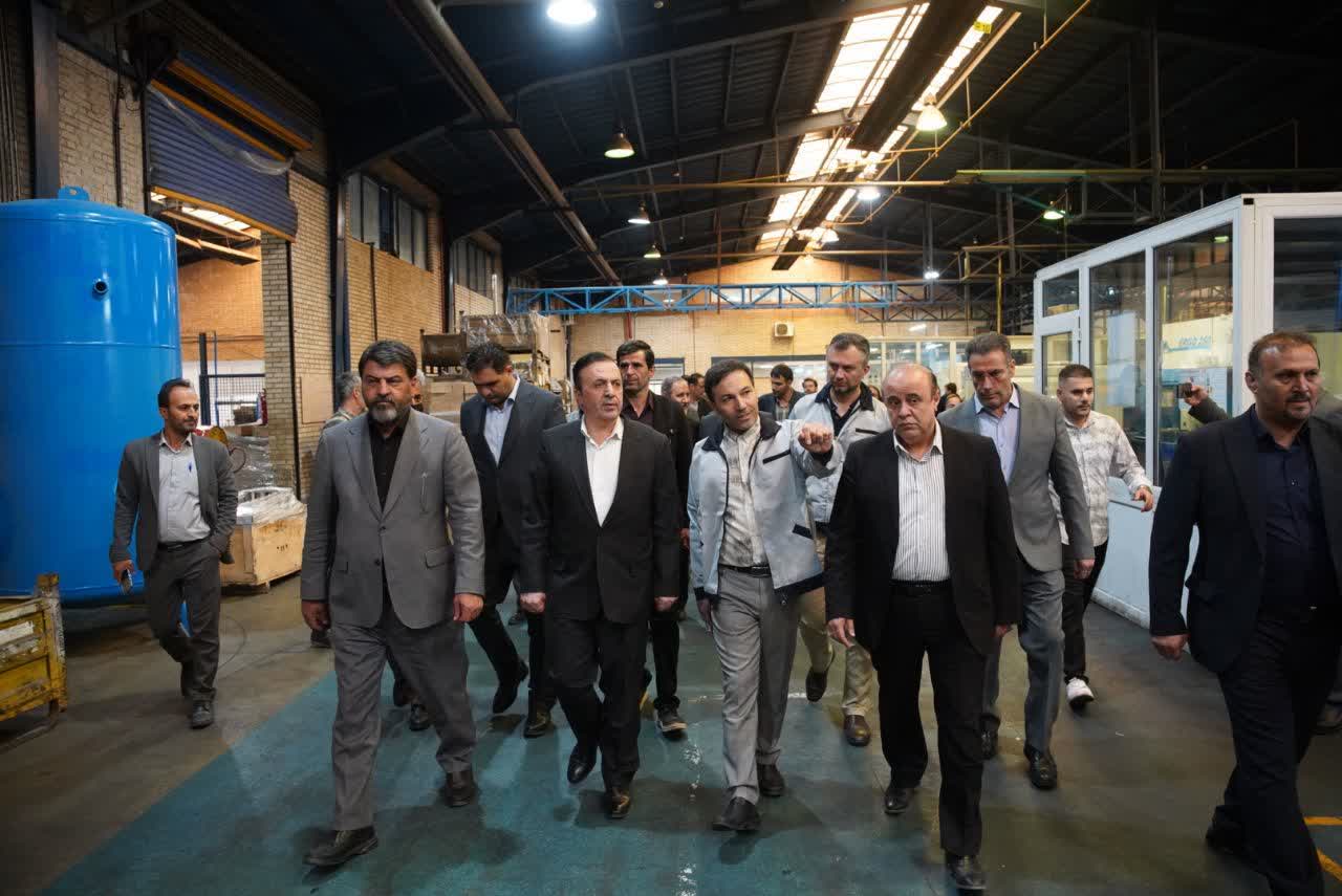 استاندار قزوین از یک ئواحد تولید قطعات خودرو بازدید کرد