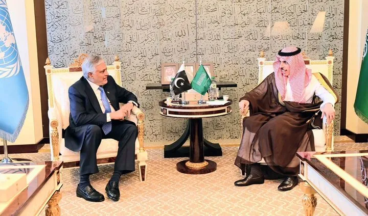 تاکید وزرای خارجه پاکستان و عربستان بر همکاری تحت توافق مکه