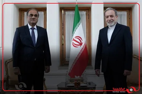 «عمران احمد صدیقی» سفیر جدید پاکستان در آغاز ماموریت دیپلماتیک خود در کشورمان با سیدعباس عراقچی دیدار و رونوشت استوارنامه خود را تسلیم کرد