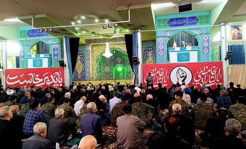 امام جمعه اراک: باید با وحدت ملی و انسجام داخلی پشتیبان تیم‌های مذاکره‌کننده کشور باشیم