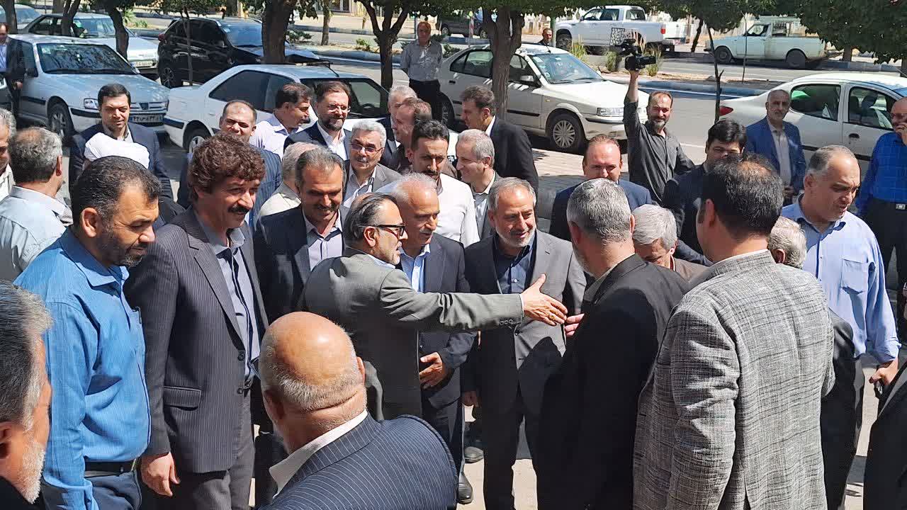 داروخانه گیاه پزشکی تاکستان افتتاح شد داروخانه گیاه پزشکی تاکستان افتتاح شد