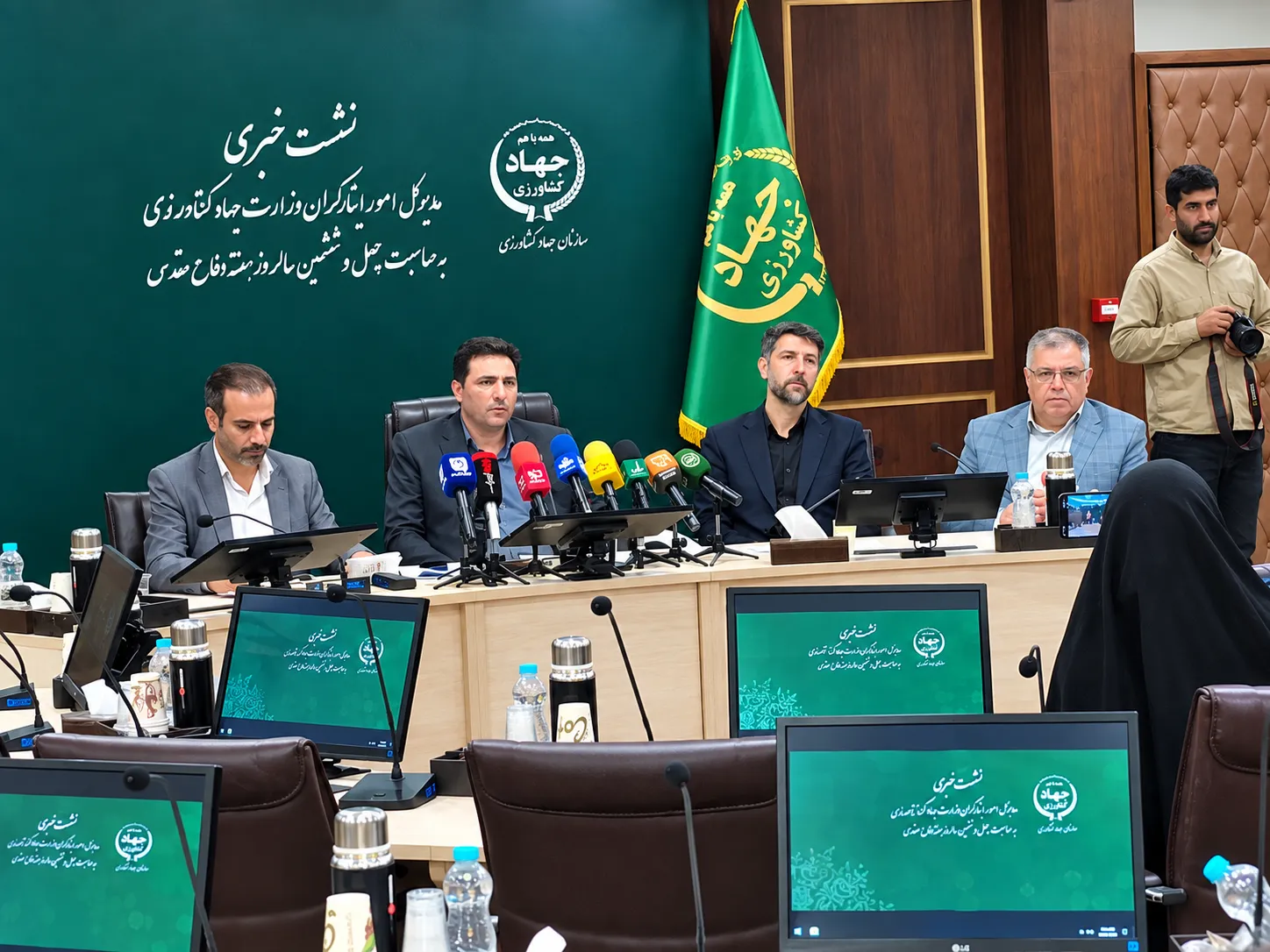 از ۹۲ هزار کیلومتر جاده تا ۳ میلیون سند جنگ/ کارنامه آماری جهادگران در دفاع مقدس و امنیت غذایی