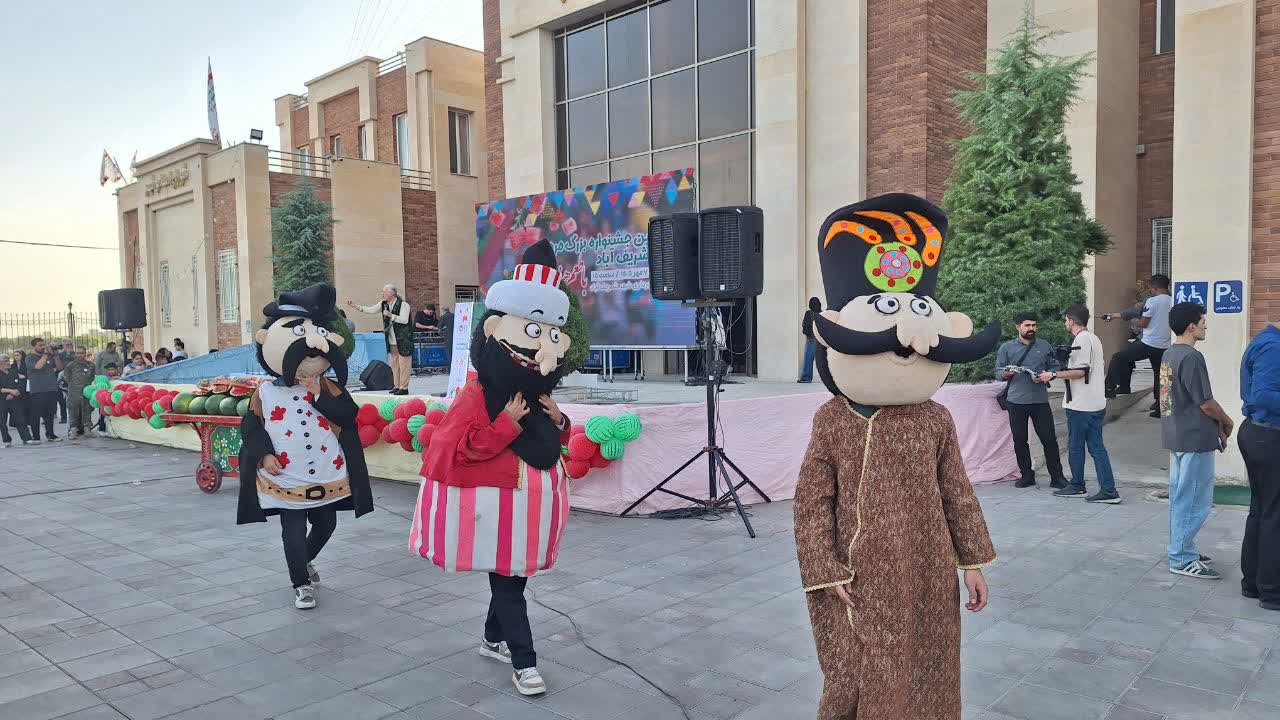 سومین جشنواره هندوانه در شهر شریف آباد برگزار شد