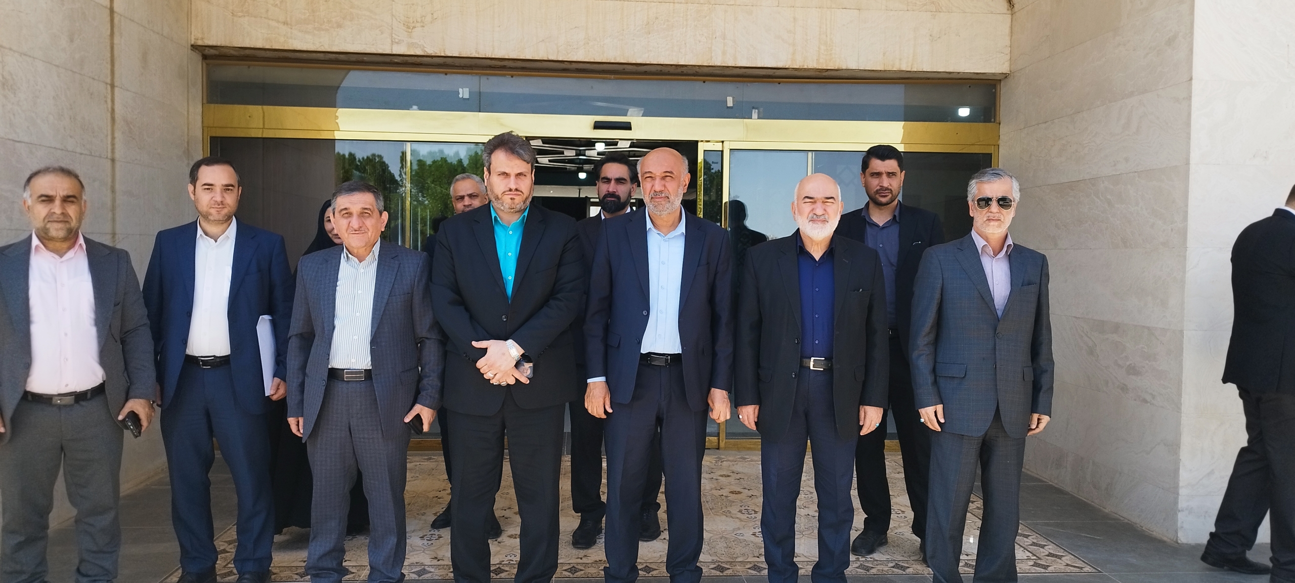 استاندار: سفر وزیر کار به خوزستان فرصتی برای پیگیری مطالبه های کارگری و احیای واحدهای تولیدی شد