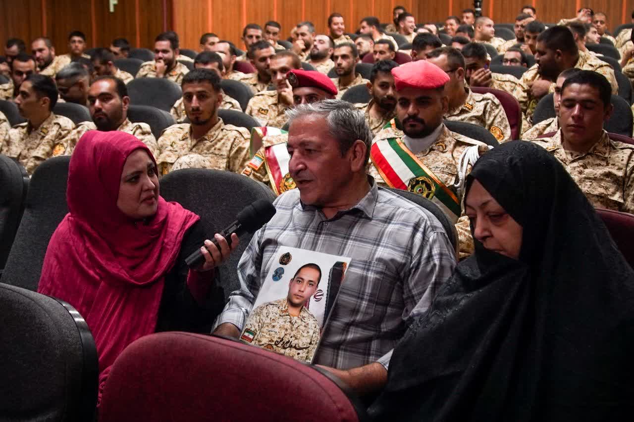 «به وقت ماندن»؛ روایتی از زندگی شهید پویا آموسی در سینما بهمن قزوین «به وقت ماندن»؛ روایتی از زندگی شهید پویا آموسی در سینما بهمن قزوین