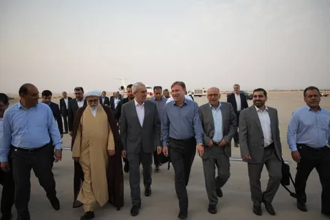 وزیر امور اقتصادی و دارایی وارد عسلویه شد