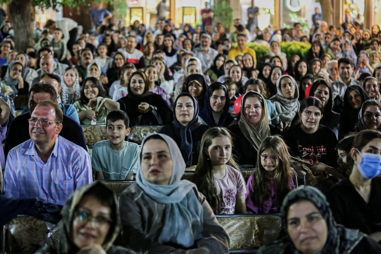 اللهیاری: استفاده از ظرفیت هنرمندان بومی در هفته فرهنگی قزوین مورد توجه ویژه قرار گرفت