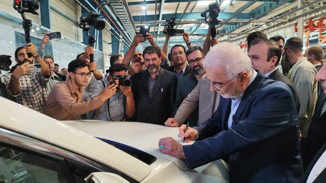 شرکت خودروسازی آرتابان با حضور وزیر کشور در قزوین افتتاح شد شرکت خودروسازی آرتابان با حضور وزیر کشور در قزوین افتتاح شد