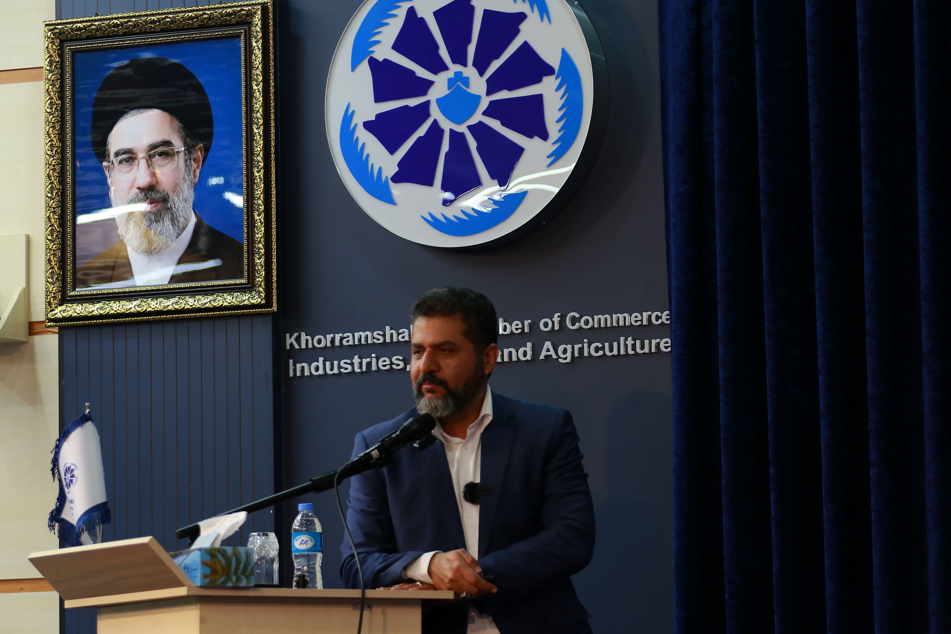 رییس اتاق بازرگانی خرمشهر: مزیتهای مناطق آزاد نباید با قوانین جدید اقتصادی کاهش یابد / از اصلاح تعهدهای ارزی تا ایجاد شهرک صنعتی مشترک ایران و عراق؛ مطالبه های بخش خصوصی خرمشهر رییس اتاق بازرگانی خرمشهر: مزیتهای مناطق آزاد نباید با قوانین جدید اقتصادی کاهش یابد / از اصلاح تعهدهای ارزی تا ایجاد شهرک صنعتی مشترک ایران و عراق؛ مطالبه های بخش خصوصی خرمشهر