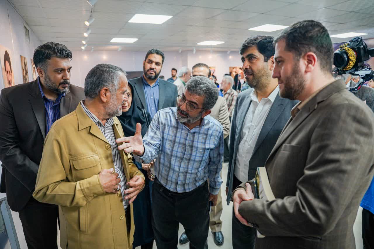 افتتاح نمایشگاه «وصف آزادگی»؛ روایتی از صبر و استقامت در قلب قزوین افتتاح نمایشگاه «وصف آزادگی»؛ روایتی از صبر و استقامت در قلب قزوین