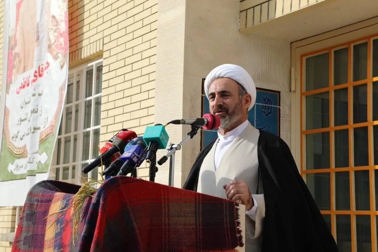 امام جمعه ایلام: کشاورزان ستون اقتصاد مقاومتی هستند