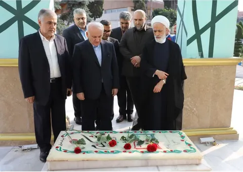 استقبال استاندار مازندران از مجید انصاری و ادای احترام معاون حقوقی رئیس‌جمهور به شهید خوشنام استانداری مازندران